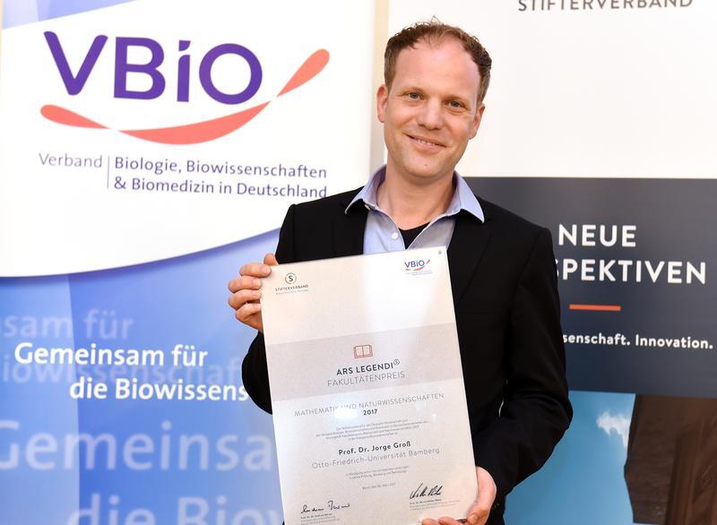 Prof. Dr. Jorge Groß aus Bamberg wurde in der Kategorie Biowissenschaften mit dem Ars legendi-Fakultätenpreis Mathematik und Naturwissenschaften 2017 ausgezeichnet. © VBIO, Peter Himsel