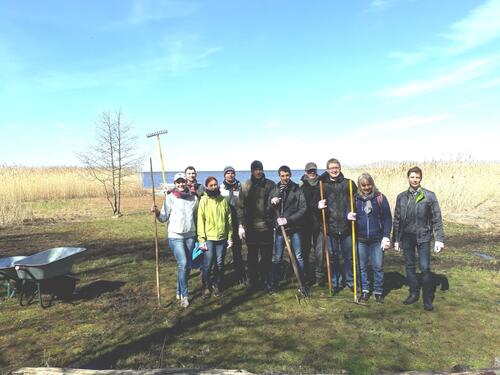 Die Gruppe nach der Strandreinigung  © Anne Kivinukk