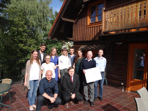 Die neuen Stipendiatinnen und Stipendiaten mit Prof. Nowicki 