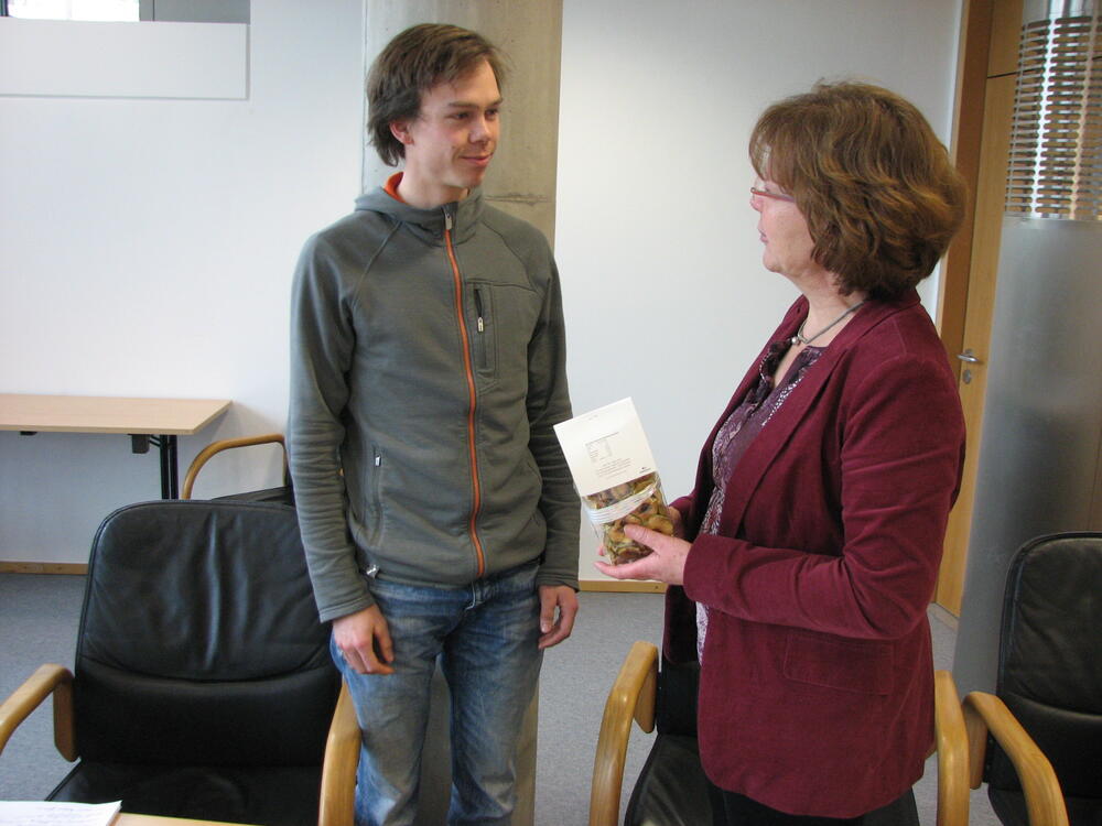 Verabschiedung von Felix Lohmann auf dem Sprechertreffen am 17.02.2017 in Osnabrück durch Dr. Hedda Schlegel-Starmann 