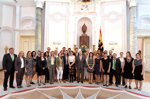 DBU-Stipendiatinnen und -Stipendiaten mit dem Bundespräsidenten  © DBU-Archiv, Foto: Peter Himsel