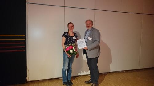 Friederike Meyer-Wolfarth und Prof. Dr. Dr. habil. Wolfgang Gareis, Präsident der Gesellschaft für Mykotoxinforschung e. V., LMU München 