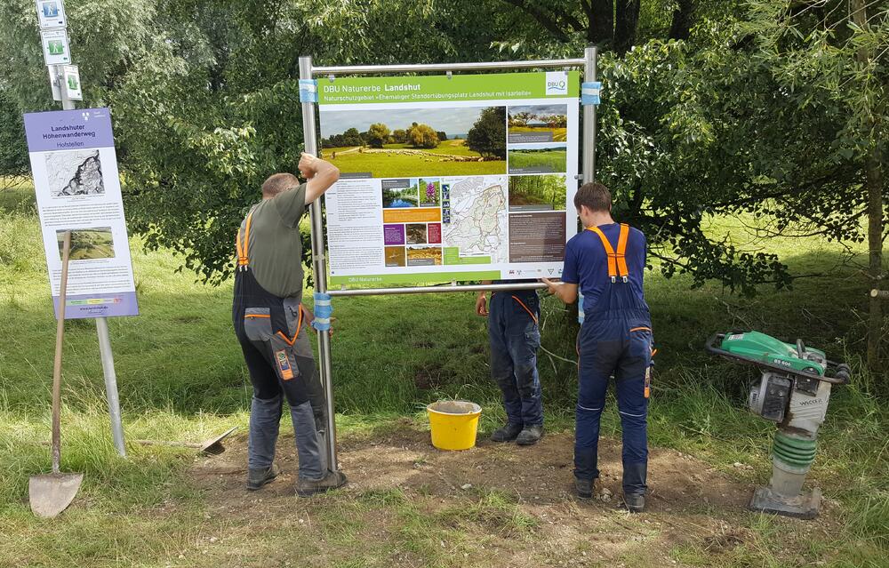 Infotafel für die DBU-Naturerbefläche Landshut © Bundesforst