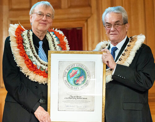 Jakob von Uexküll und Tony de Brum © Wolfgang Schmidt/Right Livelihood Award