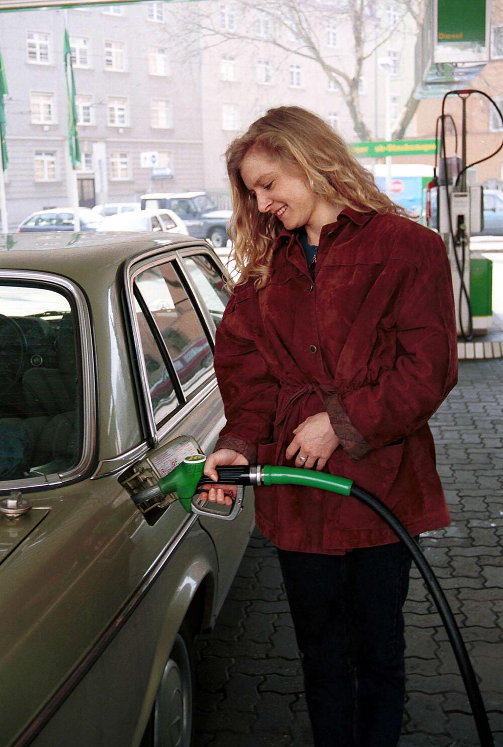 Tankstelle, (Bilderbox) 