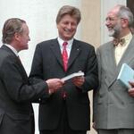 Übergabe dendrologischer Atlas 