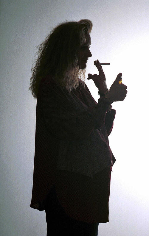 Schwangere, rauchend (Bilderbox) 