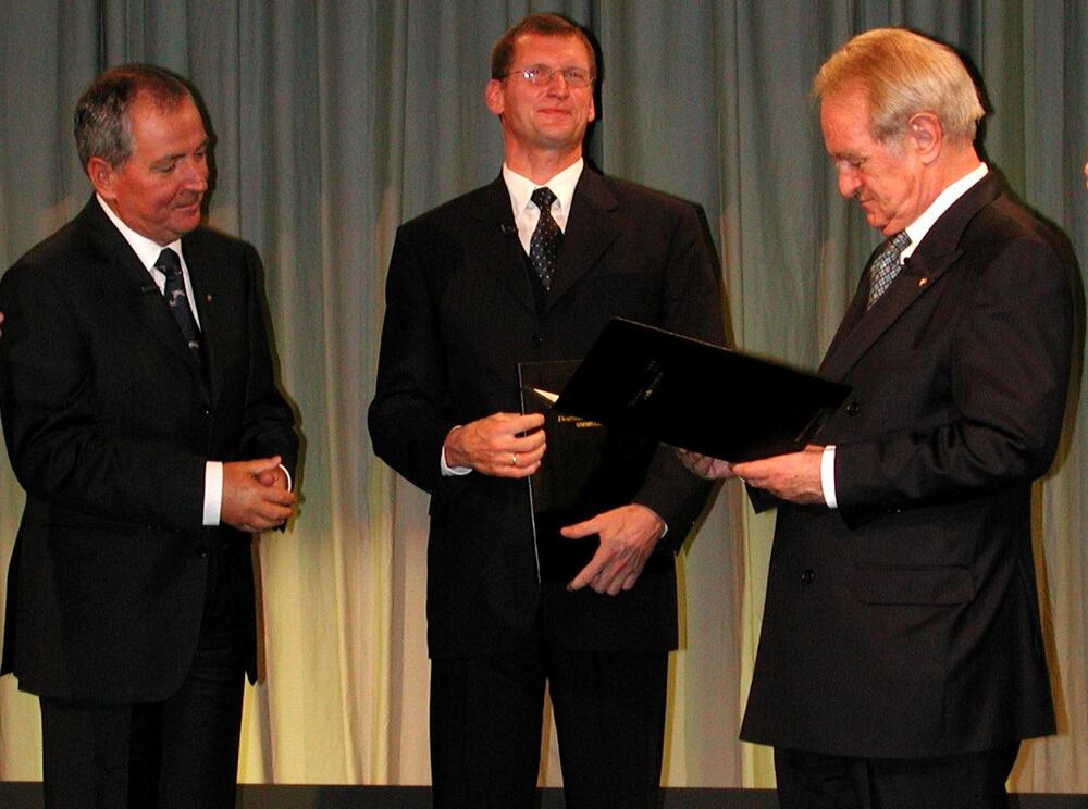 Umweltpreis 2002, Rau mit Preisträgern 