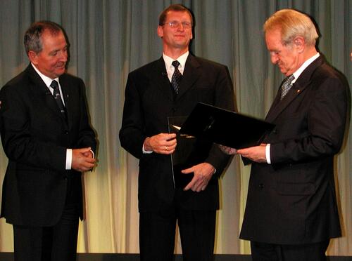 Umweltpreis 2002, Rau mit Preisträgern 
