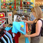 Frau beim Shoppen (Foto: bilderbox) 