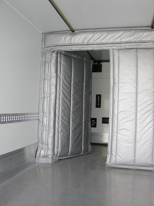 Trennwand, Tür geöffnet 