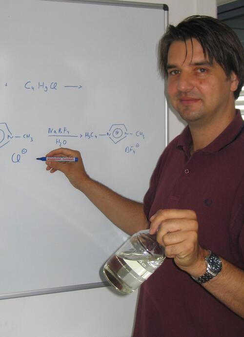 Iolitec Tafel Ionische Flüssigkeiten 