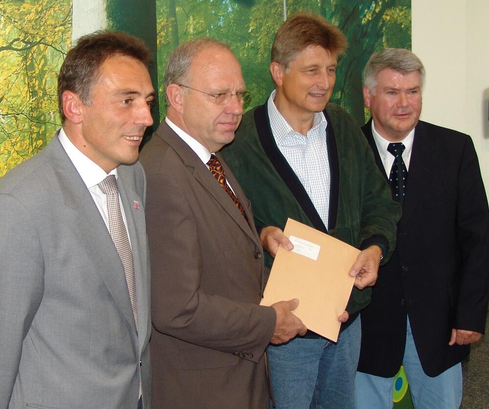 Übergabe Bewilligung Kellerwald-Edersee 