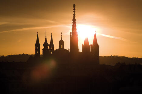 Sonnenaufgang Türme Innenstadt Würzburg © Congress-Tourismus-Würzburg, Fotograf: A. Bestle