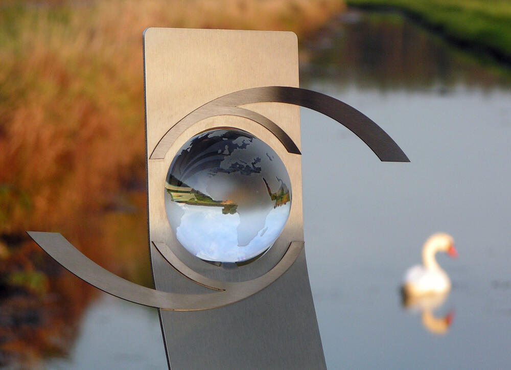 muna (mit Höckerschwan) 