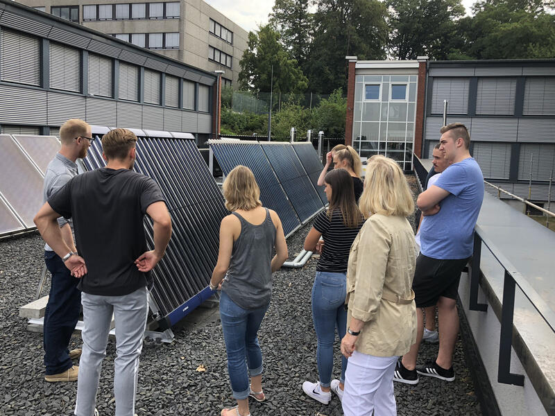33337_Besichtigung_Solarkollektoren © Fachhochschule des Mittelstands (FHM)