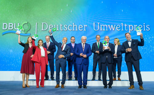 Deutsche Umweltpreisverleihung 2022 - Familienfoto © Peter Himsel/DBU