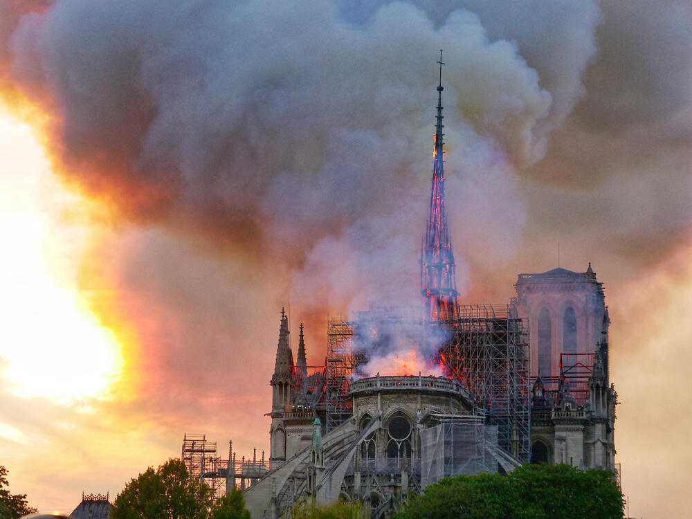 Notre-Dame de Paris brennt © Yann Vernerie - stock.adobe.com