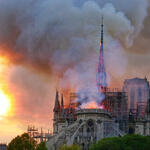 Notre-Dame de Paris brennt © Yann Vernerie - stock.adobe.com