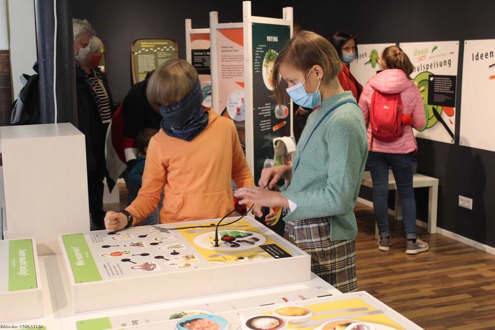 In der interaktiven Ausstellung darf ausprobiert und getestet werden. Foto: UNIKATUM Kinder- und Jugendmuseum gGmbH 
