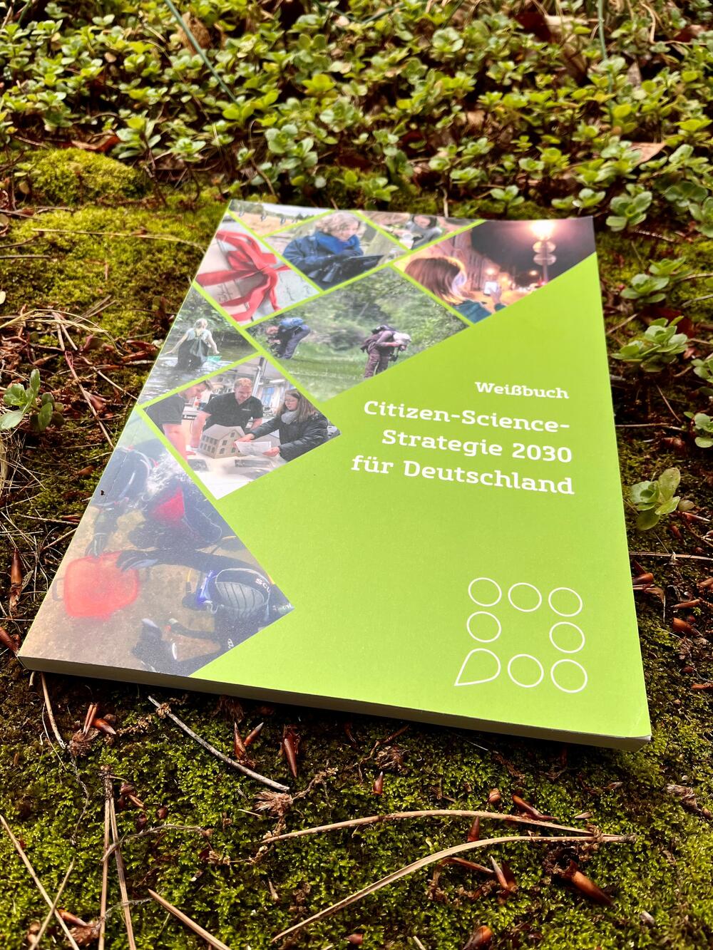 Das Weißbuch Citizen-Science-Strategie 2030 gibt in konkreten Handlungsempfehlungen vor, wie Citizen Science in Deutschland gestärkt werden kann © Kathrin Pohlmann/DBU