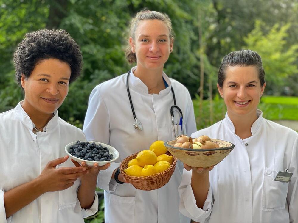 Teil des Projektteams (von links nach rechts): Dr. med. Gonza Ngoumou, medizinische Doktorandin Laetitia Wenzel und Dr. med. Daniela Liebscher © Miriam Rösner
