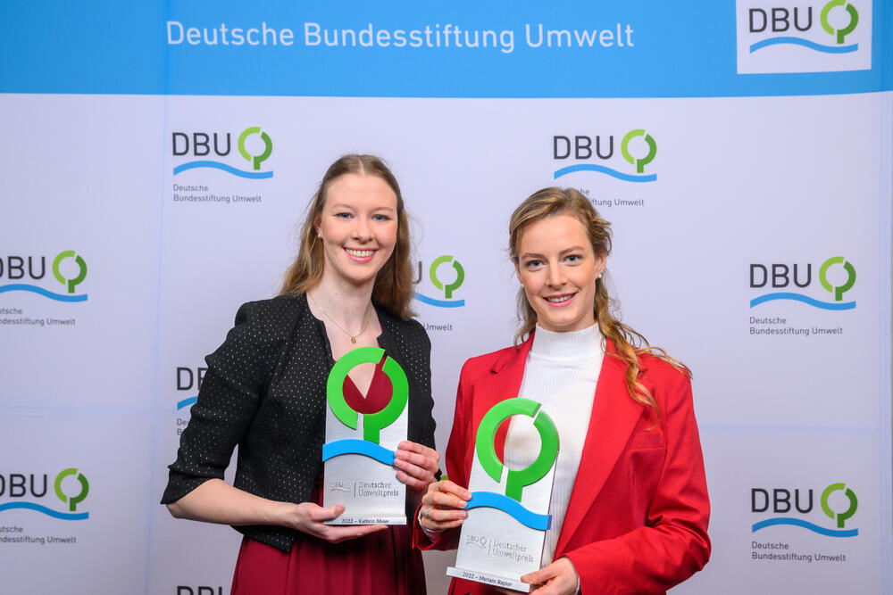 Ehrenpreisträgerinnen Kathrin Muus und Myriam Rapior © Peter Himsel/DBU