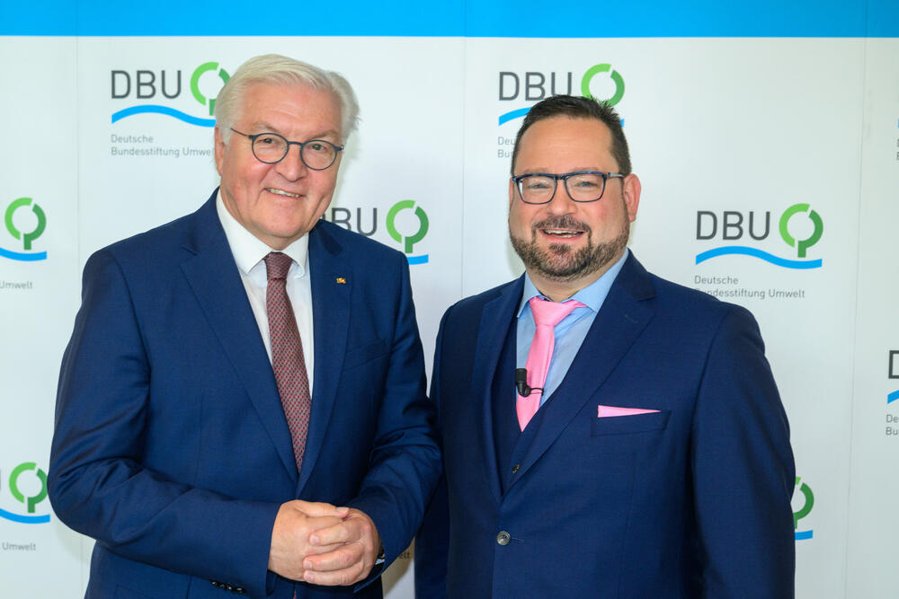Bundespräsident Frank-Walter Steinmeier mit DBU-Generalsekretär Alexander Bonde © Peter Himsel/DBU